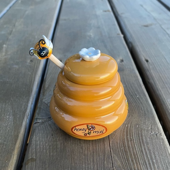 Joie Honey Miel Ceramic Beehive Shaped Honey Pot with Dipper - Picture 2 of 8
